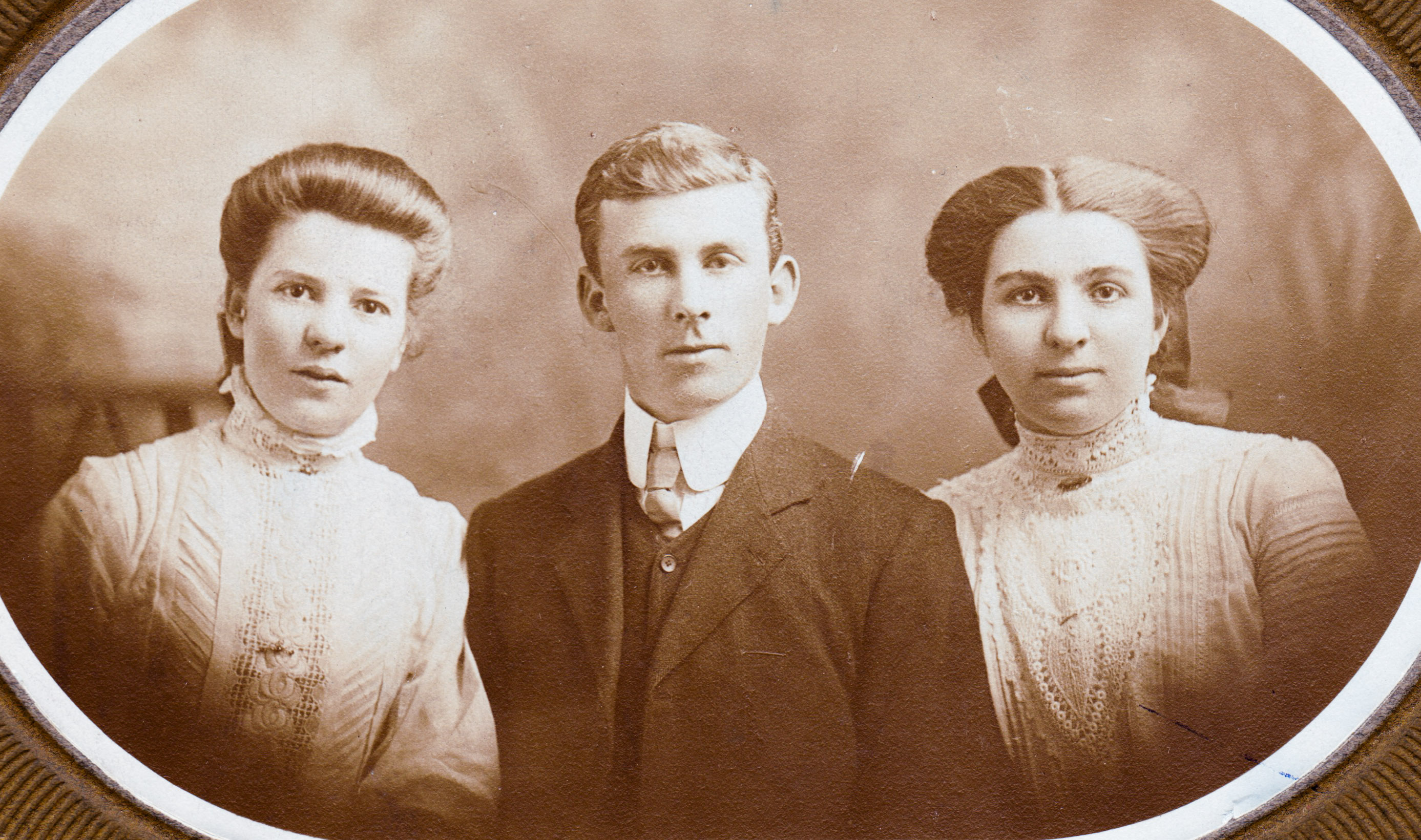 Margaret's siblings Florence, David, Gertrude at Van Ralty Studio in Oldham c.1918