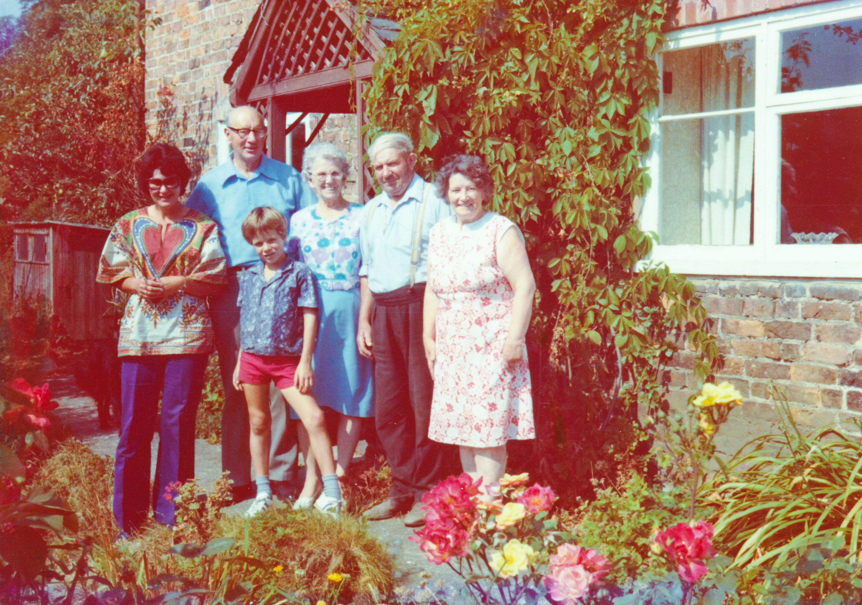 Margaret Wilson, Walter Wall, Robert Wilson, Margaret Wall, two occupants, Nant Farm, 1976