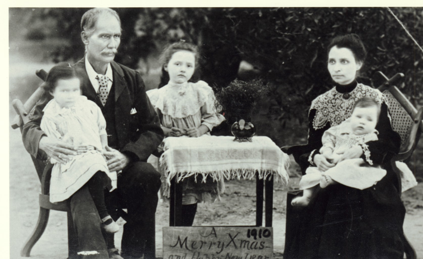 Blance Isabel McCarthy (nee Johnstone), daughter of Alexander Johnstone, with family Xmas 1910