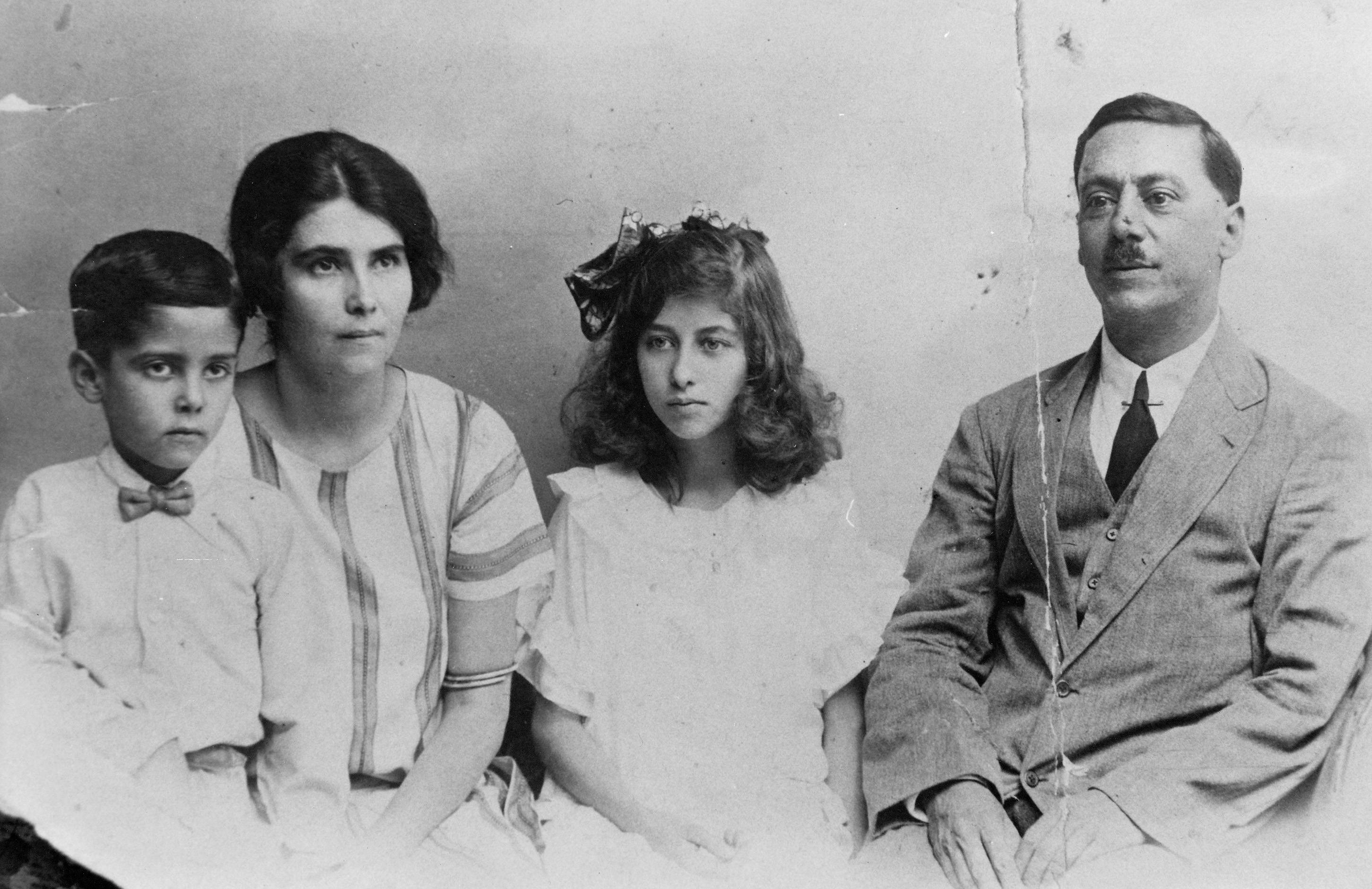 Henry Waterlow with wife Enid Waterlow (nee James), the grand-daughter of wife of Margaret Kerr (nee Johnstone), c 1918. Note that Enid James was the wife of Henry Waterlow and they were also second cousins!